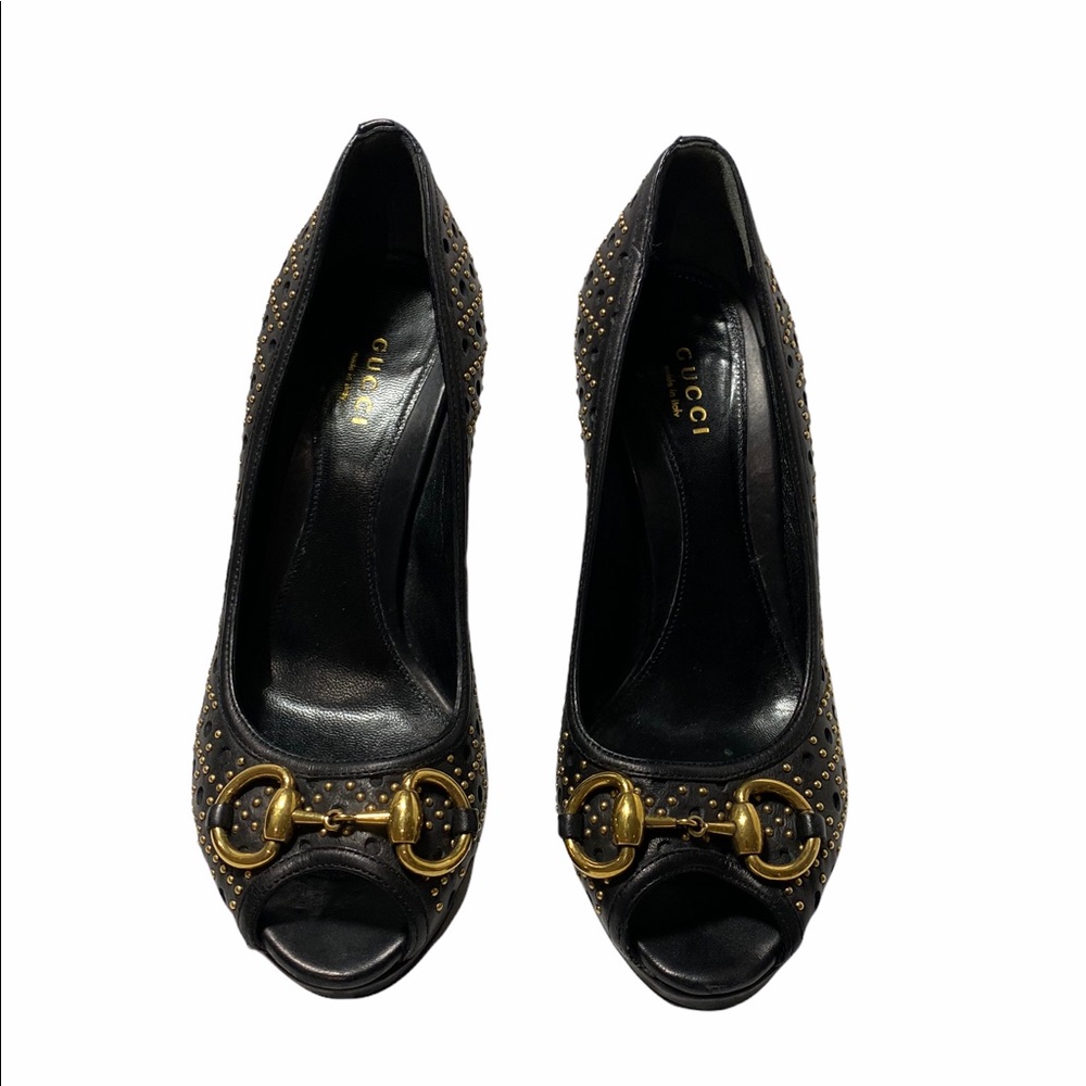 Gucci studded buckle heels !